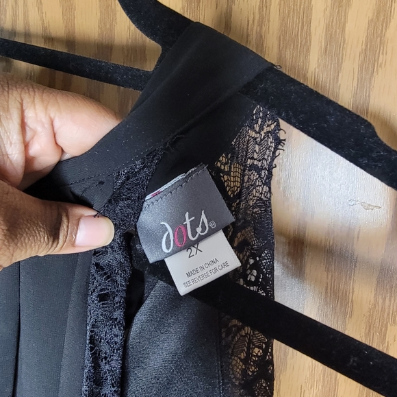 Black Lace Halter Blouse - Picture 3 of 3